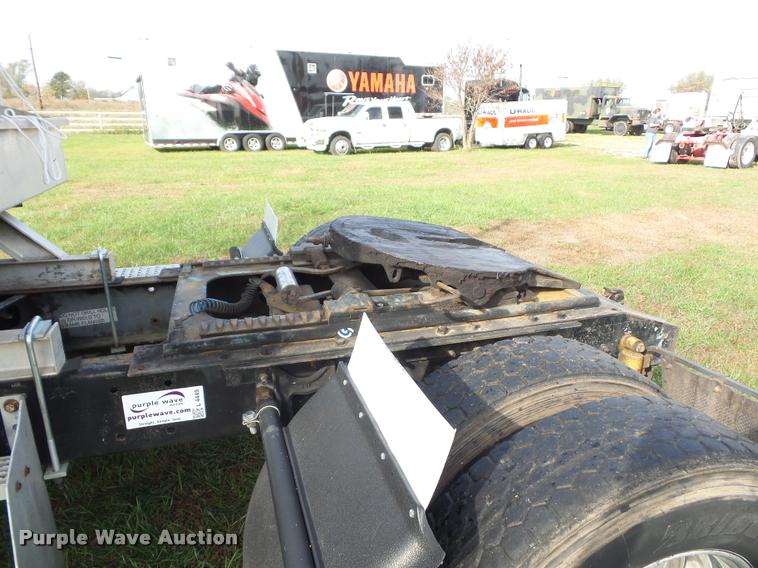 image for item L4449 1999 International 9200 semi truck