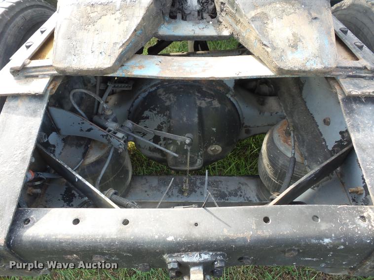 image for item L4449 1999 International 9200 semi truck