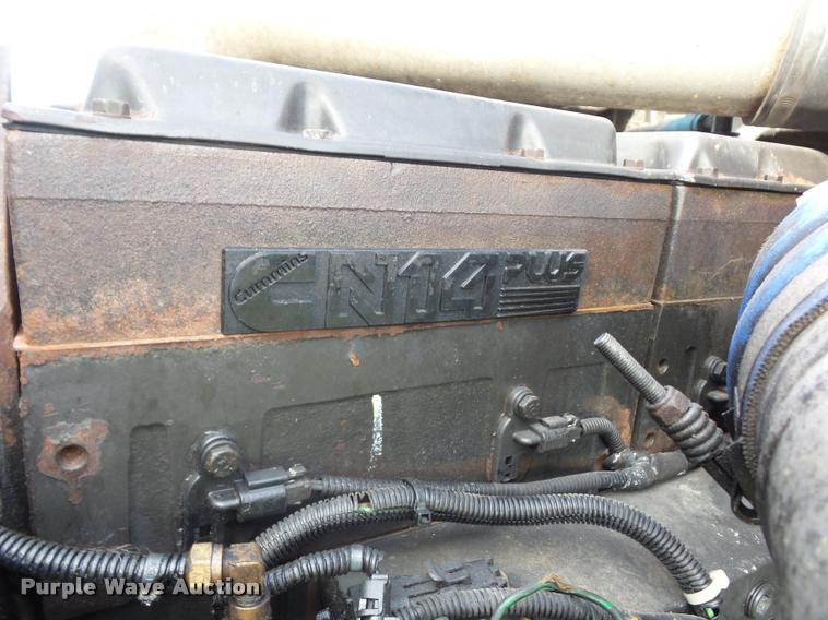 image for item L4449 1999 International 9200 semi truck