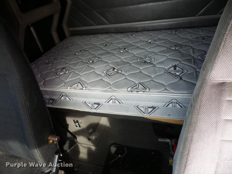 image for item L4449 1999 International 9200 semi truck