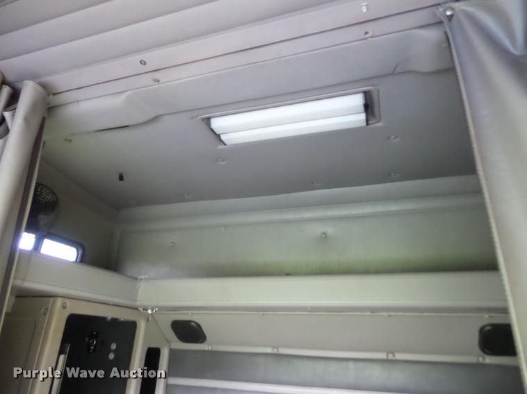 image for item L4449 1999 International 9200 semi truck