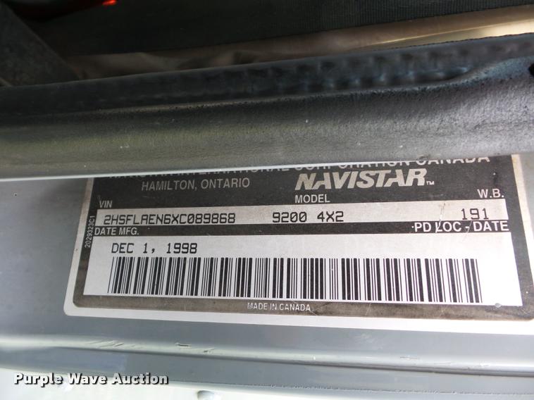 image for item L4449 1999 International 9200 semi truck