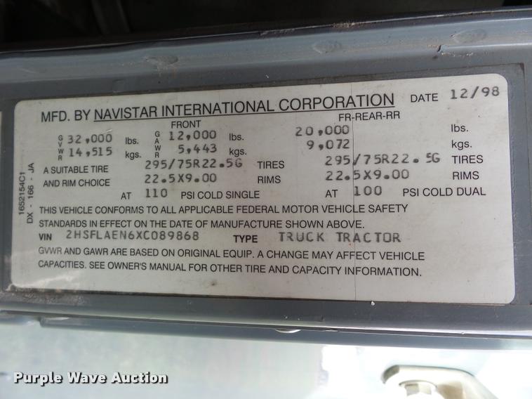 image for item L4449 1999 International 9200 semi truck