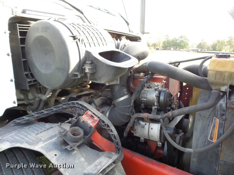 image for item L4450 2006 Volvo VNL semi truck