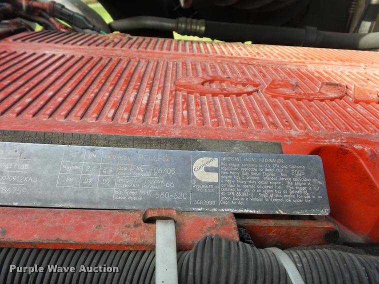 image for item L4450 2006 Volvo VNL semi truck