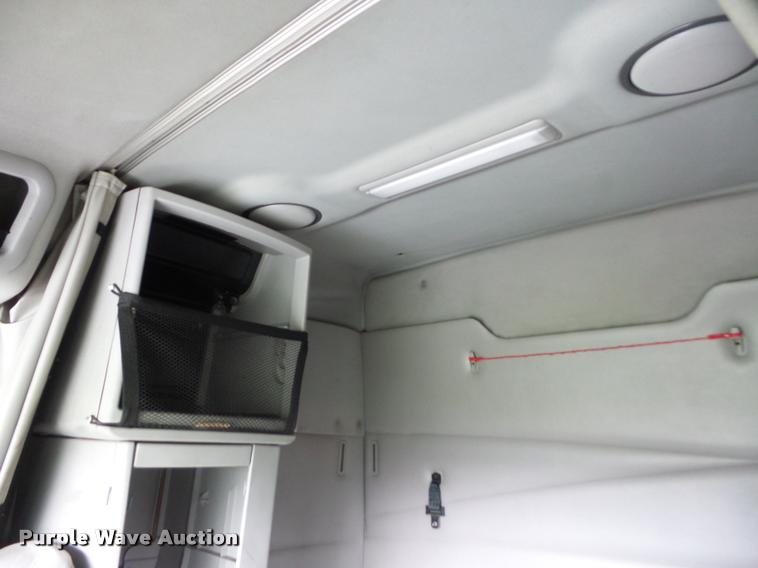 image for item L4450 2006 Volvo VNL semi truck