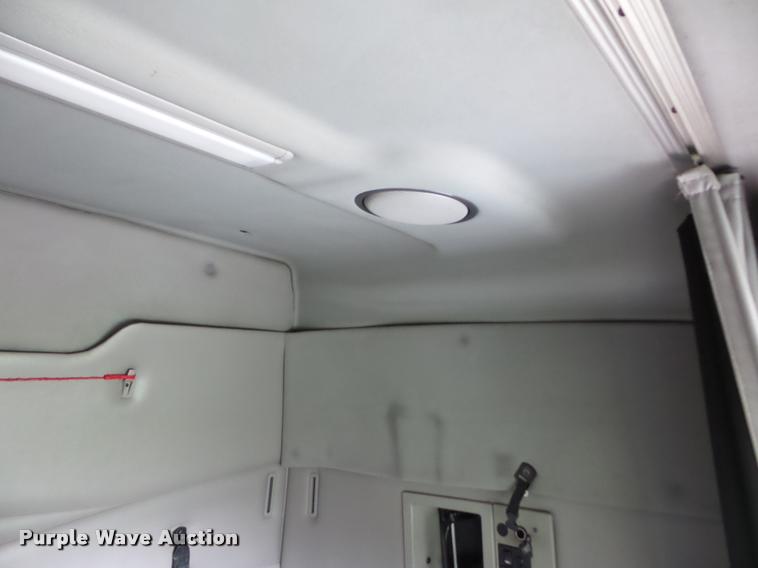 image for item L4450 2006 Volvo VNL semi truck