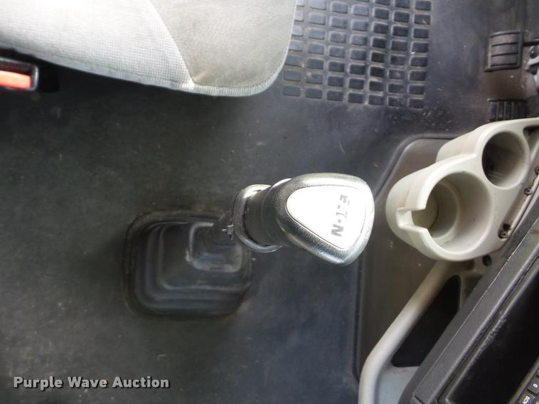 image for item L4450 2006 Volvo VNL semi truck