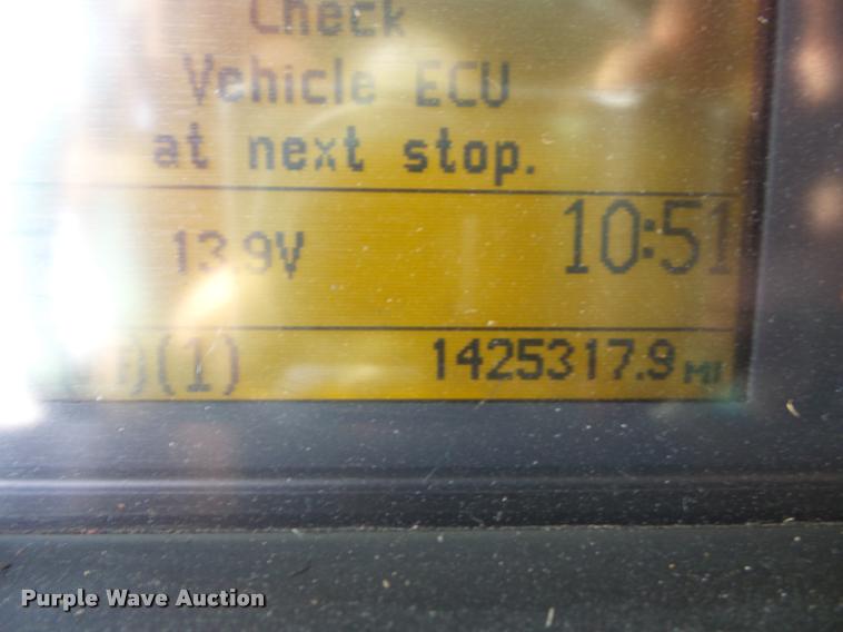 image for item L4450 2006 Volvo VNL semi truck