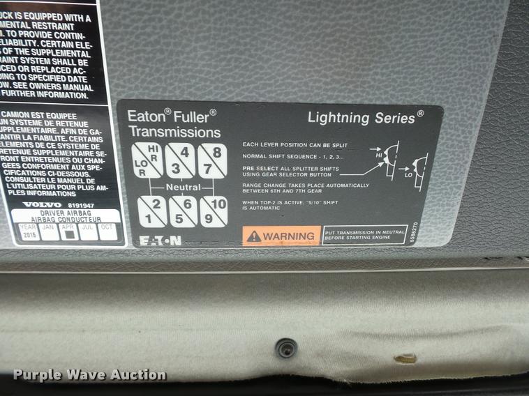 image for item L4450 2006 Volvo VNL semi truck