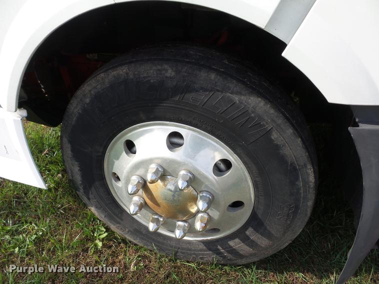 image for item L4451 2006 Volvo VNL semi truck