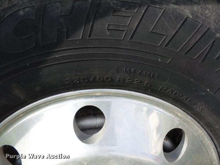 image for item L4451 2006 Volvo VNL semi truck