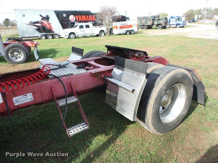 image for item L4451 2006 Volvo VNL semi truck