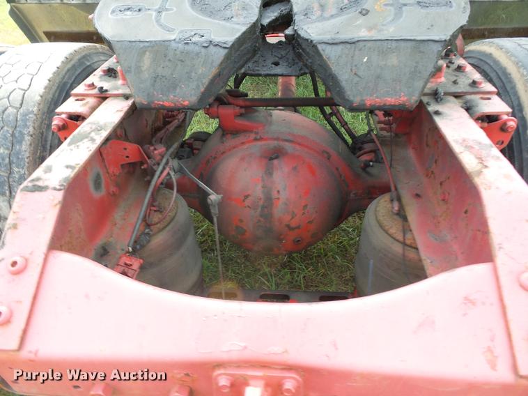 image for item L4451 2006 Volvo VNL semi truck