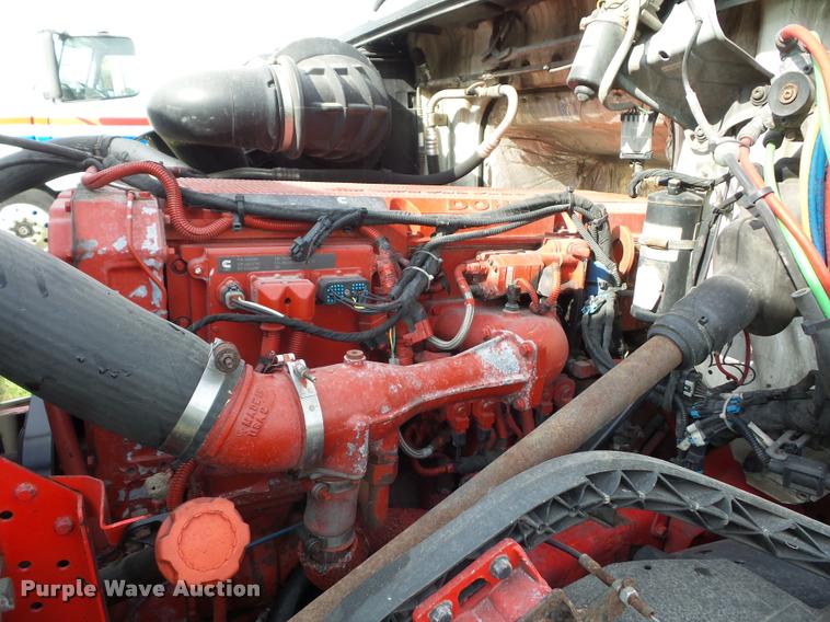 image for item L4451 2006 Volvo VNL semi truck