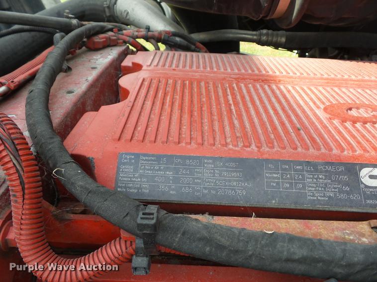 image for item L4451 2006 Volvo VNL semi truck