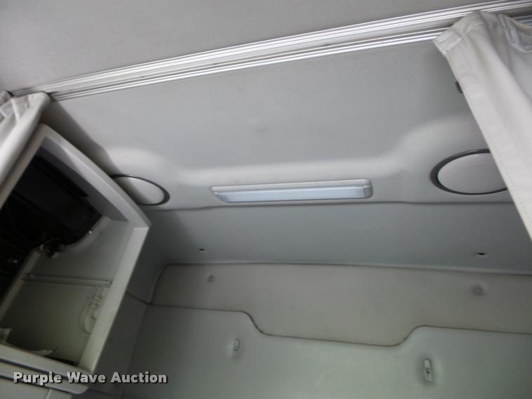 image for item L4451 2006 Volvo VNL semi truck