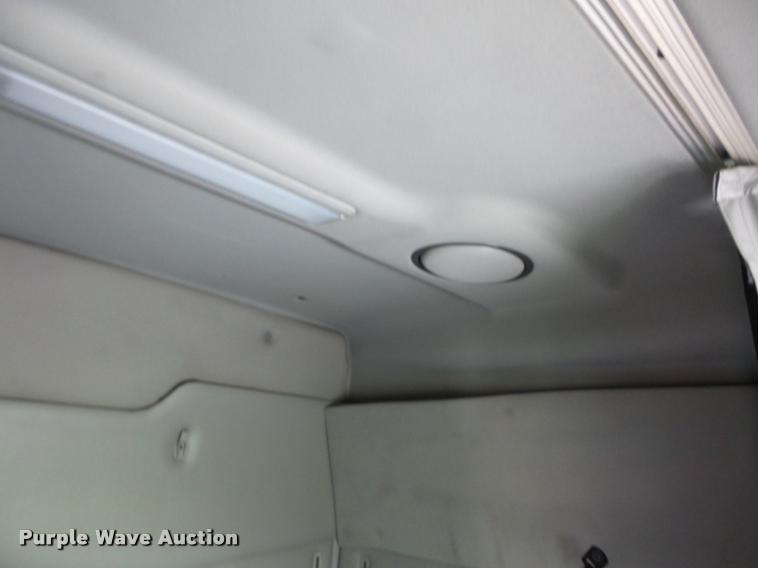 image for item L4451 2006 Volvo VNL semi truck