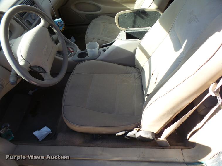 image for item DA2059 2000 Ford Mustang convertible