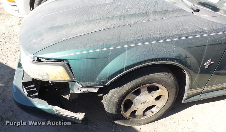 image for item DA2059 2000 Ford Mustang convertible