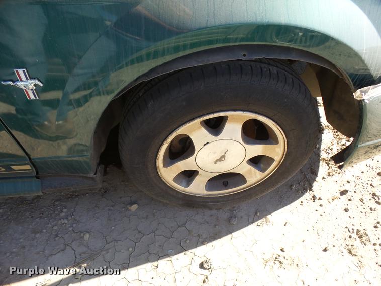 image for item DA2059 2000 Ford Mustang convertible