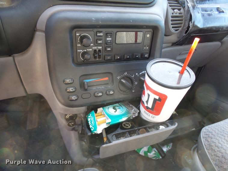image for item DA2066 1999 Dodge Caravan van