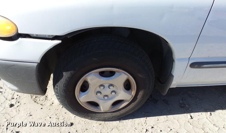 image for item DA2066 1999 Dodge Caravan van