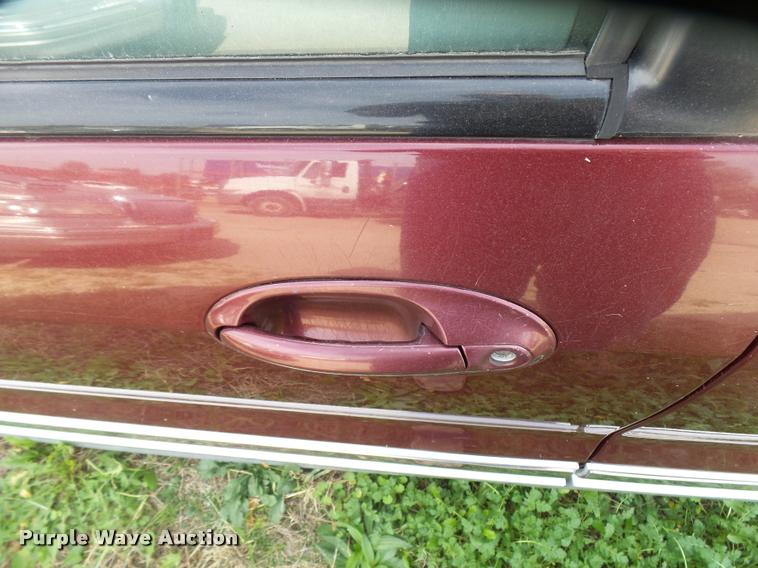 image for item L3313 1999 Ford Windstar van