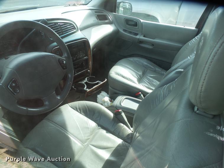 image for item L3313 1999 Ford Windstar van