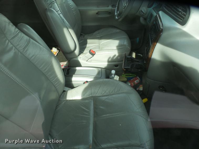 image for item L3313 1999 Ford Windstar van