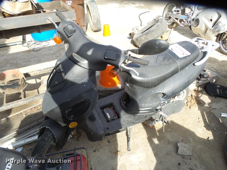 image for item L3315 2013 Bashan moped