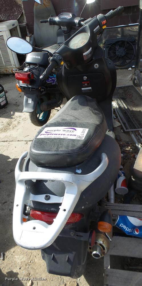 image for item L3315 2013 Bashan moped