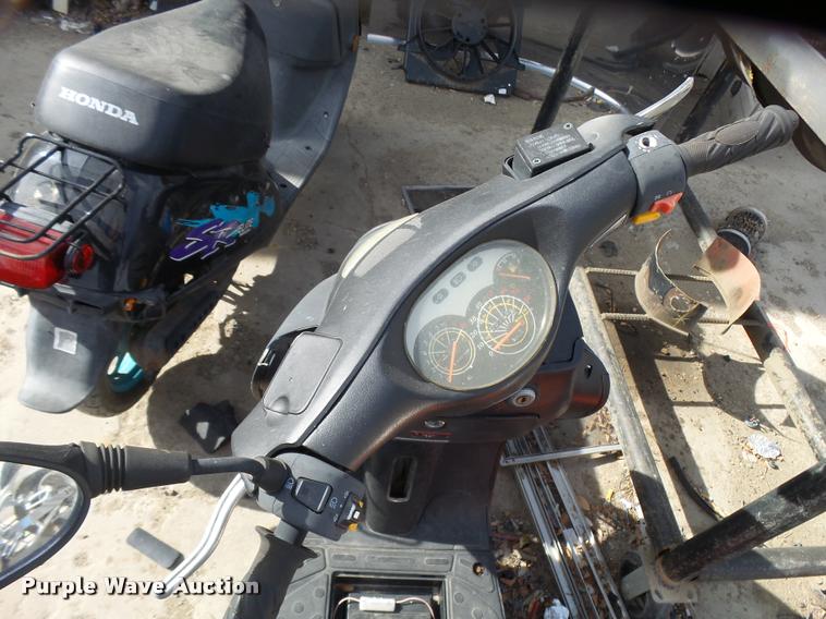 image for item L3315 2013 Bashan moped