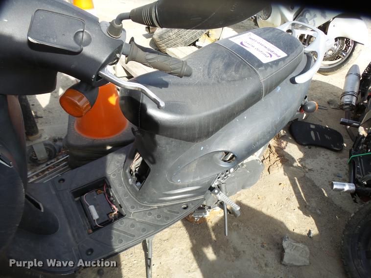 image for item L3315 2013 Bashan moped
