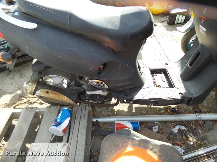 image for item L3315 2013 Bashan moped