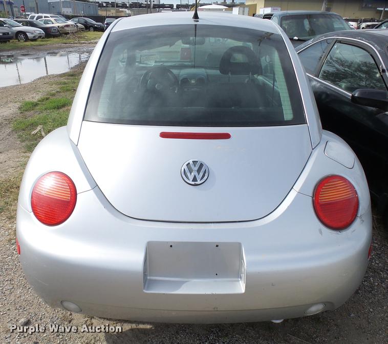 image for item L3318 2001 Volkswagen New Beetle