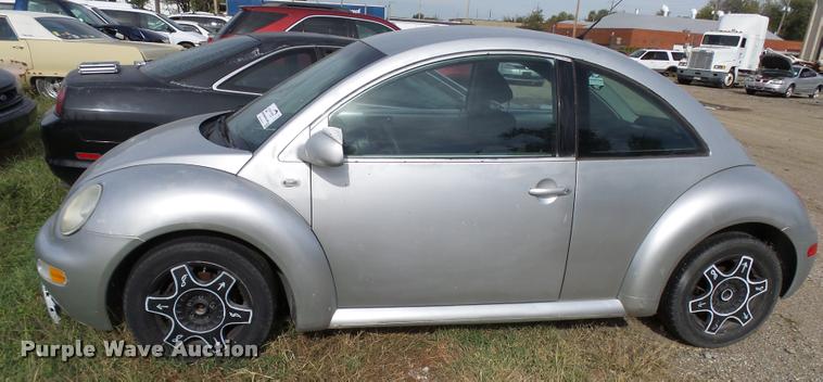 image for item L3318 2001 Volkswagen New Beetle