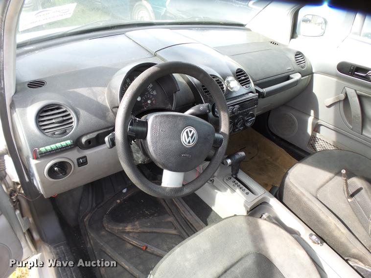 image for item L3318 2001 Volkswagen New Beetle