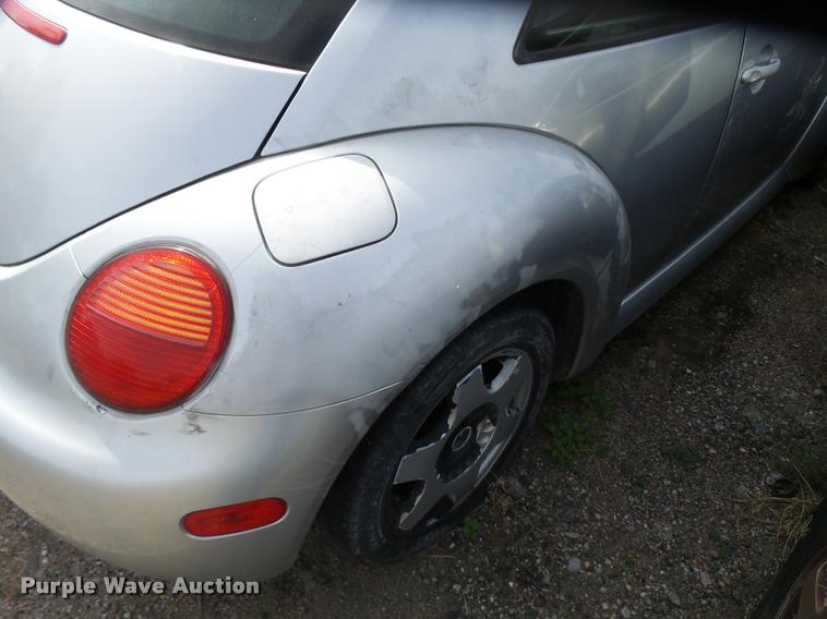 image for item L3318 2001 Volkswagen New Beetle