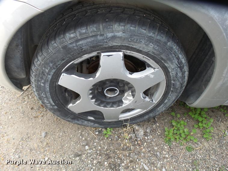 image for item L3318 2001 Volkswagen New Beetle