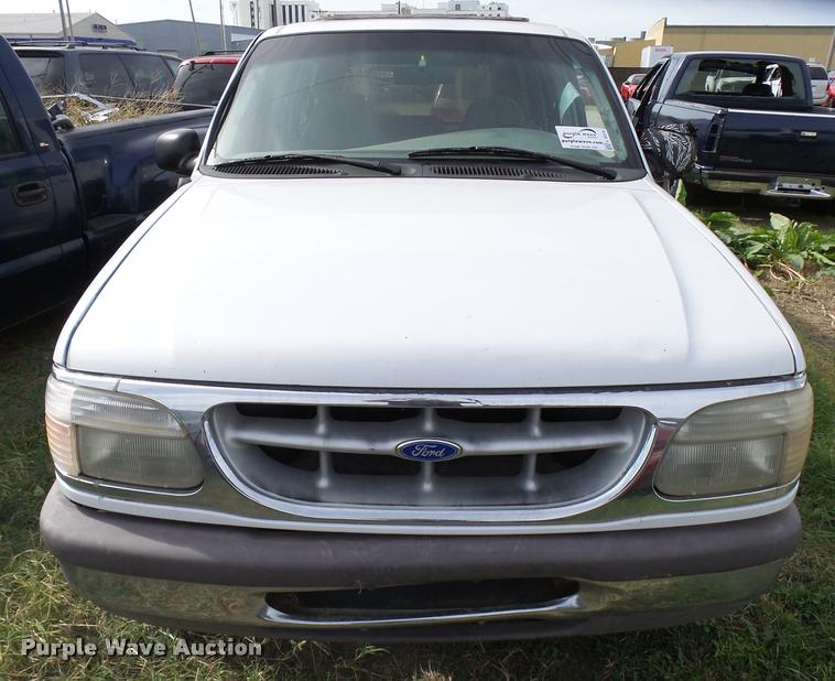 image for item L3319 1995 Ford Explorer SUV