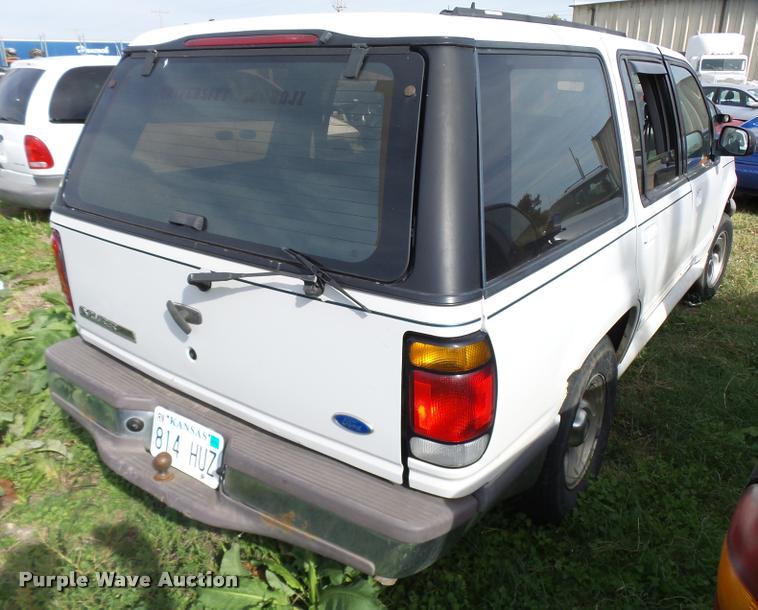 image for item L3319 1995 Ford Explorer SUV