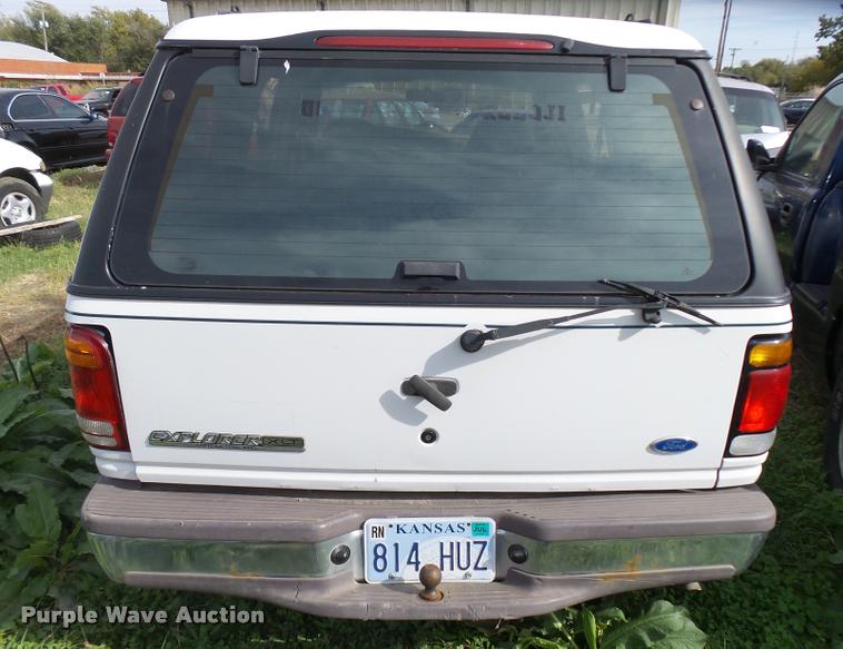 image for item L3319 1995 Ford Explorer SUV