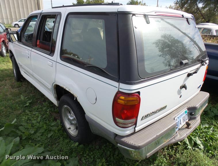 image for item L3319 1995 Ford Explorer SUV