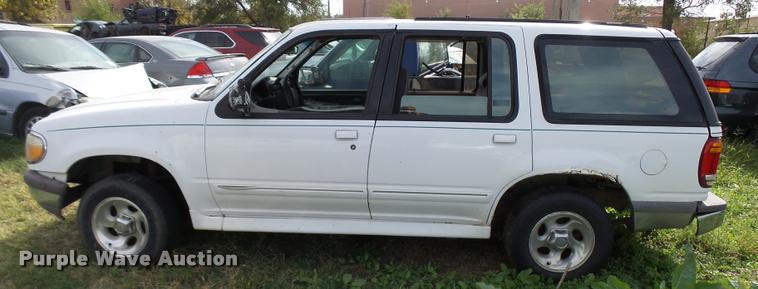 image for item L3319 1995 Ford Explorer SUV