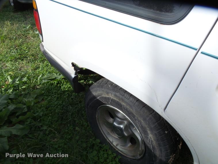 image for item L3319 1995 Ford Explorer SUV
