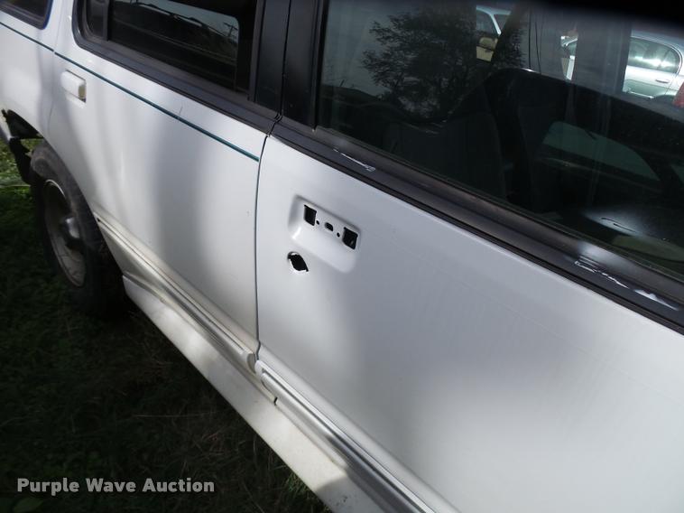 image for item L3319 1995 Ford Explorer SUV