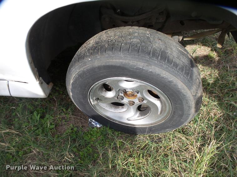 image for item L3319 1995 Ford Explorer SUV