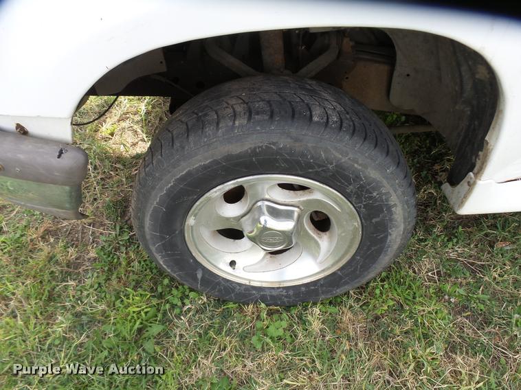 image for item L3319 1995 Ford Explorer SUV