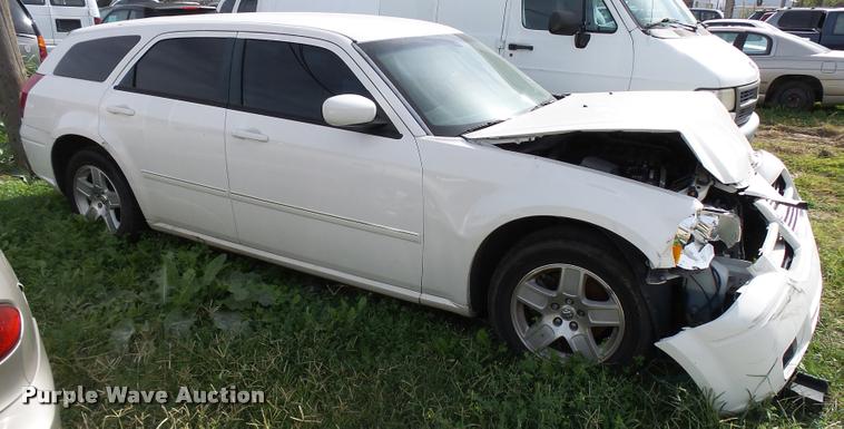 image for item L3321 2007 Dodge Magnum